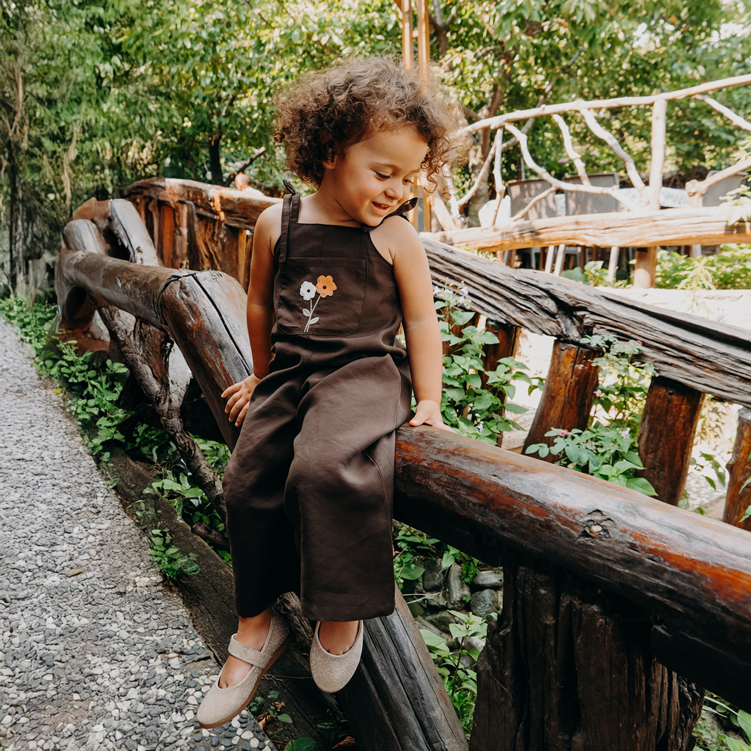 ÇİÇEK NAKIŞLI CEPLİ KIZ ÇOCUK TULUM