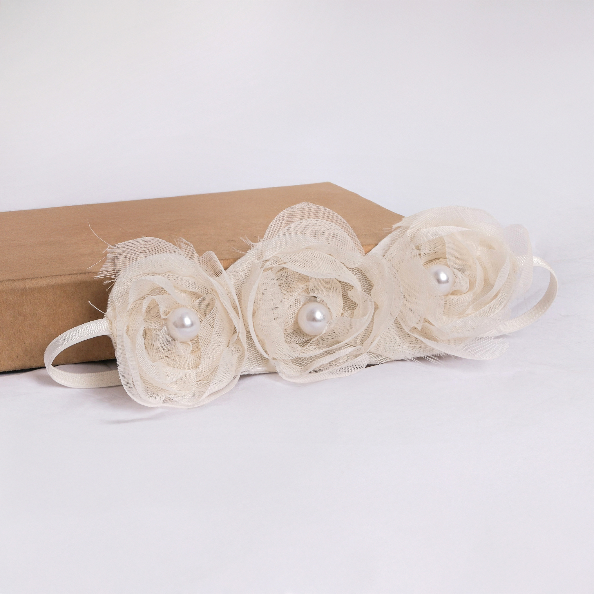 İNCİLİ VE GÜLLÜ SAÇ BANDI