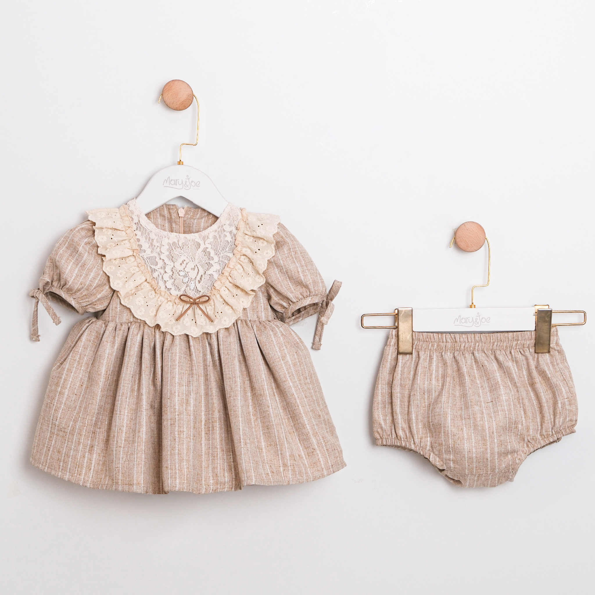 DANTEL YAKALI ÇİZGİLİ BEJ KUMAŞ KIZ BEBEK İKİLİ TAKIM